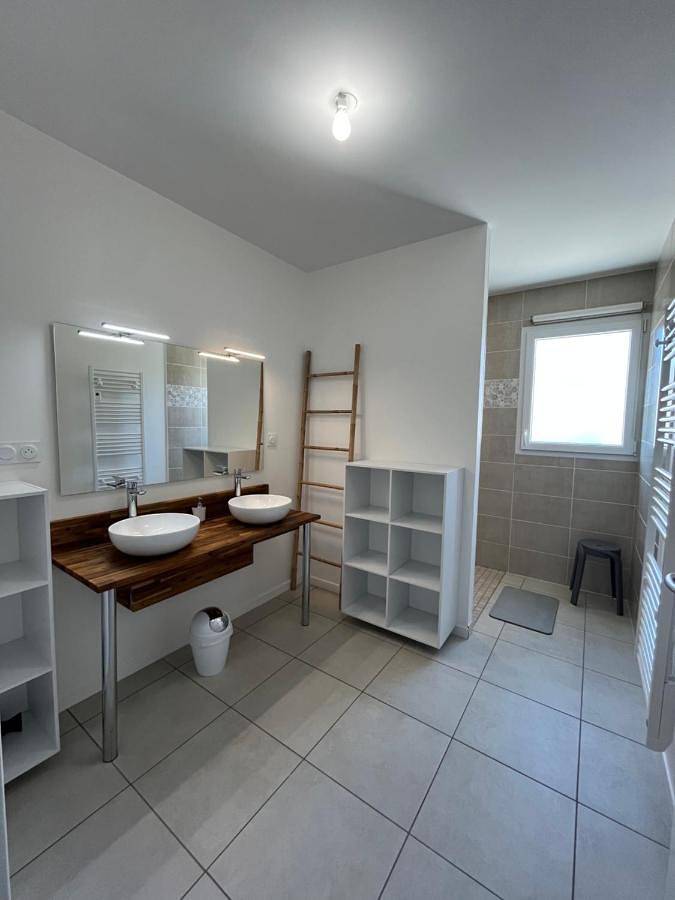 Location de vacances pour 9 personnes, avec vue et jardin à Vendeuvre-du-Poitou - 2