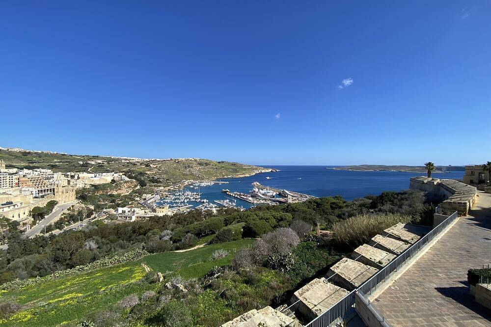 Superior Villa at Fort Chambray perfect for family holidays. in Għajnsielem, Gozo