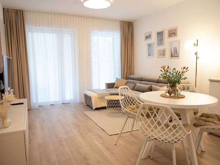 Ferienwohnung für 4 Personen, mit Pool und Balkon, kinderfreundlich