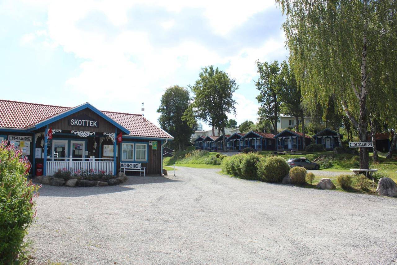 Skotteksgarden Lakefront Cottages and Camping near Ulricehamn in Marbäcks distrikt, Västergötland