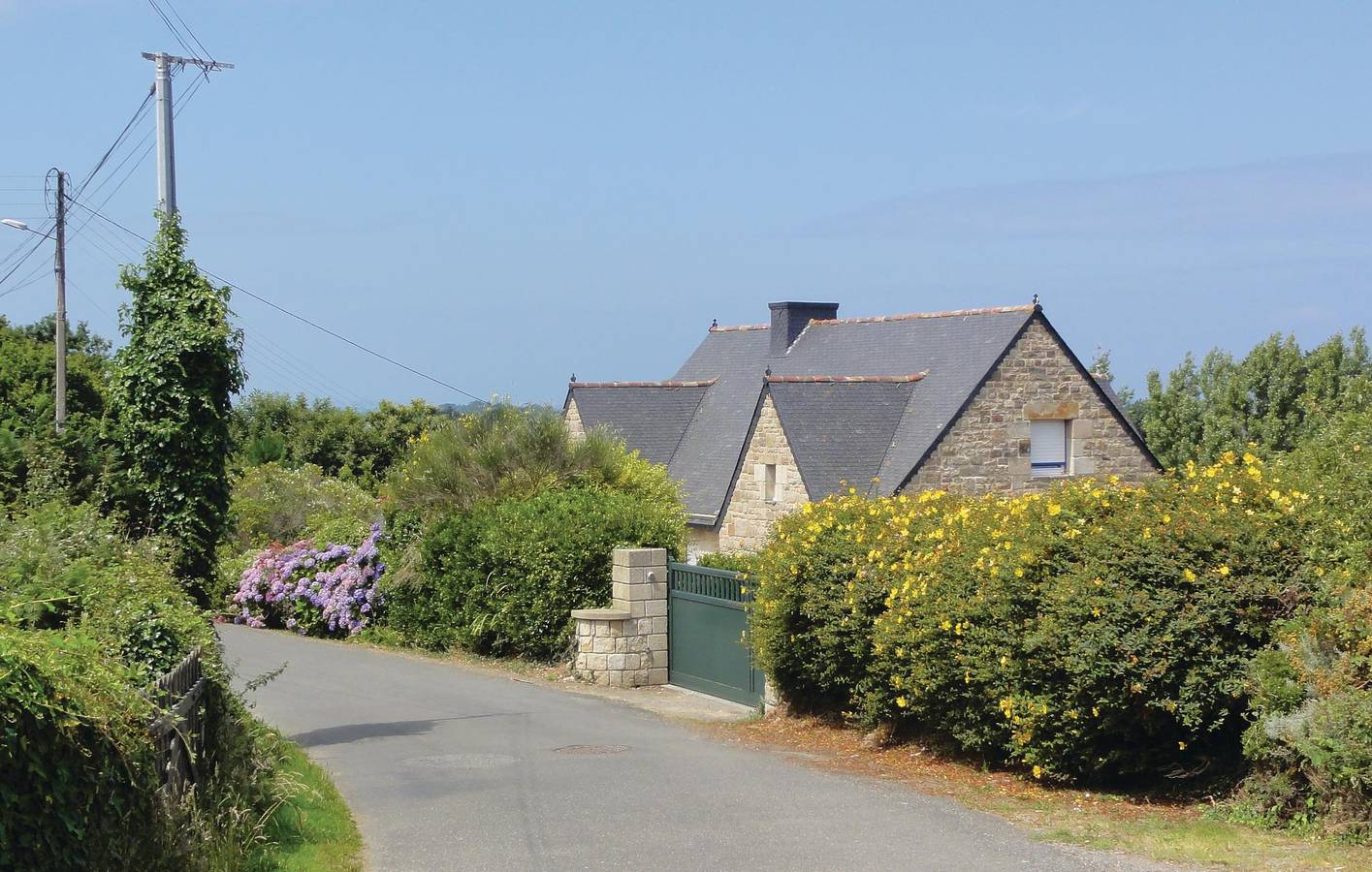 Appartement de 130 m2 avec vue sur le jardin et l'océan, à 1,5 km de la plage in Buguélès, Penvénan