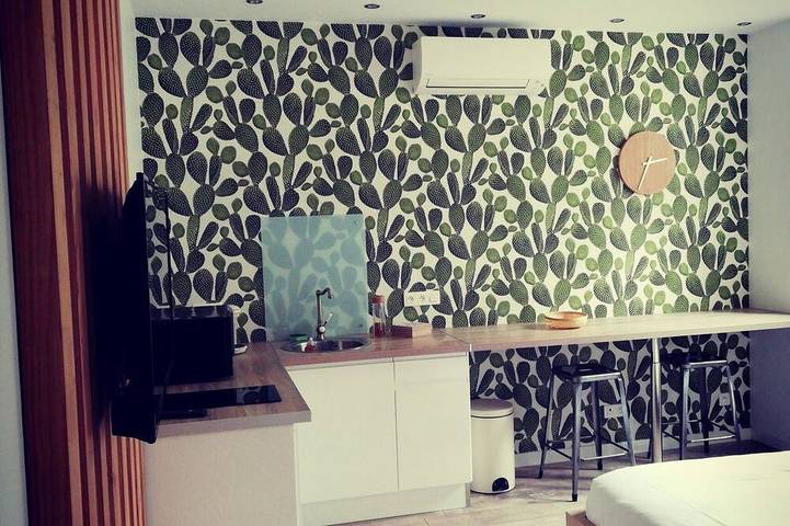 Ganze Wohnung, Studio Jardin\t-Studio-Standard-Ensuite-Gartenblick in Le Creusot, Autun und Umgebung
