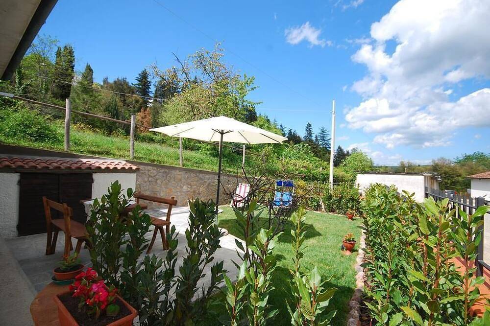 Detached house with garden a few minutes from the abbey of San Galgano in Monticiano, Provincie Siena