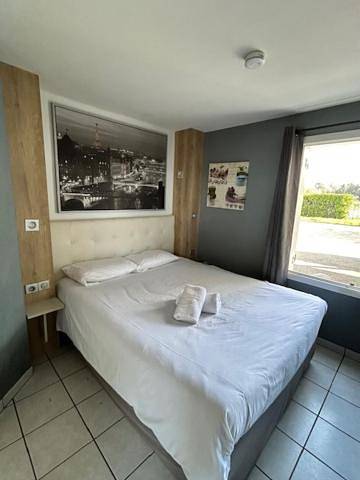 Hôtel pour 3 personnes, avec terrasse à Chanas - 2