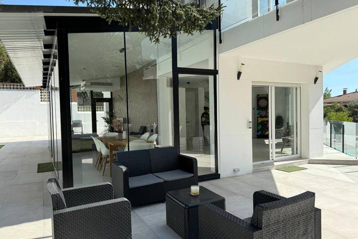Chalet Casablanca-Mountain Retreat with Mountain Views, Wi-Fi and Air Conditioning in Corbera de Llobregat, Barcelona inland