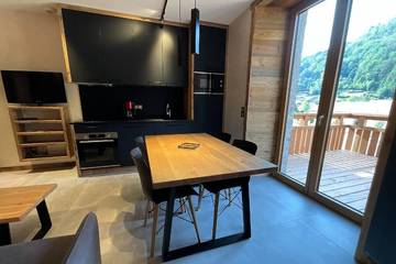 Gîte pour 6 personnes, avec sauna et jacuzzi ainsi que jardin et piscine à Rochesson