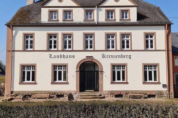 Ferienhaus für 20 Personen, mit Terrasse und Whirlpool sowie Sauna und Garten