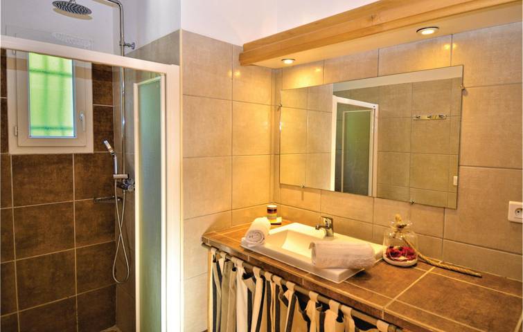 Ferienhaus für 6 Personen, mit Garten und Terrasse in Arles - 4