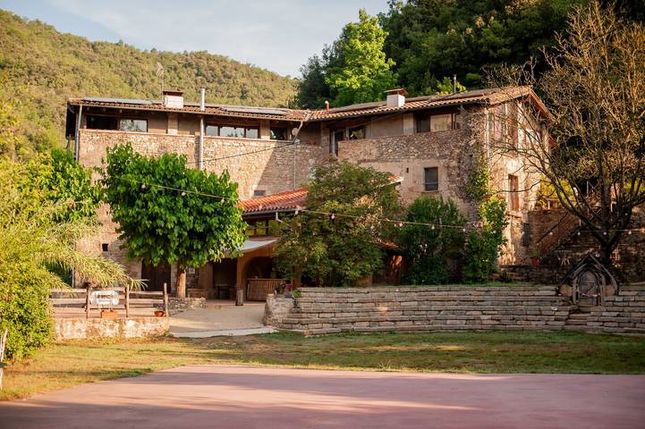 Casa rural para 60 personas, con jardín en Garrotxa