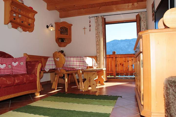 Ferienwohnung für 3 Personen, mit Balkon und Garten sowie Pool, mit Haustier in Unterach am Attersee