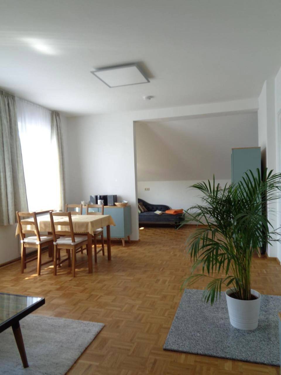 Geheel appartement, Apartment with Balcony in Südwest, Leipzig