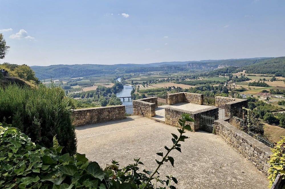 Logis du Guet au Coeur de la Bastide de Domme Ideal Pour2 Couples ou une Famille in Domme, Périgord Noir
