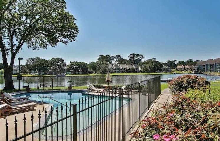 Vacation rental for 4 people, with terrace and yard in Lake Conroe