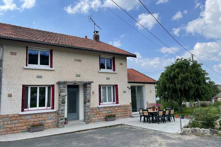 Gîte pour 4 personnes, avec jardin à Lavoine