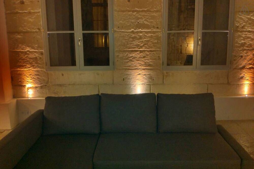 Ganze Wohnung, Stehende Wohnung aus dem 18. Jahrhundert in der Fußgängerzone des historischen Zentrums in Montpellier, Côte d'Améthyste