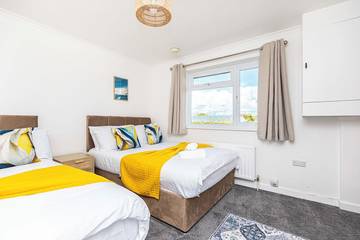 Holiday Rental for 12 People in Milford-on-Sea, Hampshire, Photo 3