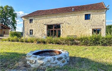 Gîte pour 8 personnes, avec terrasse et piscine à Lussas-et-Nontronneau