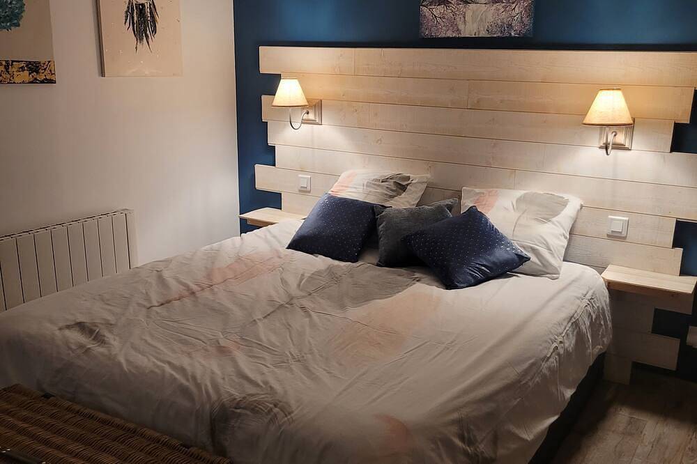 Entire apartment, On the outskirts of Périgueux among the pines in a quiet garden Spa optional in Trélissac, Périgord Blanc