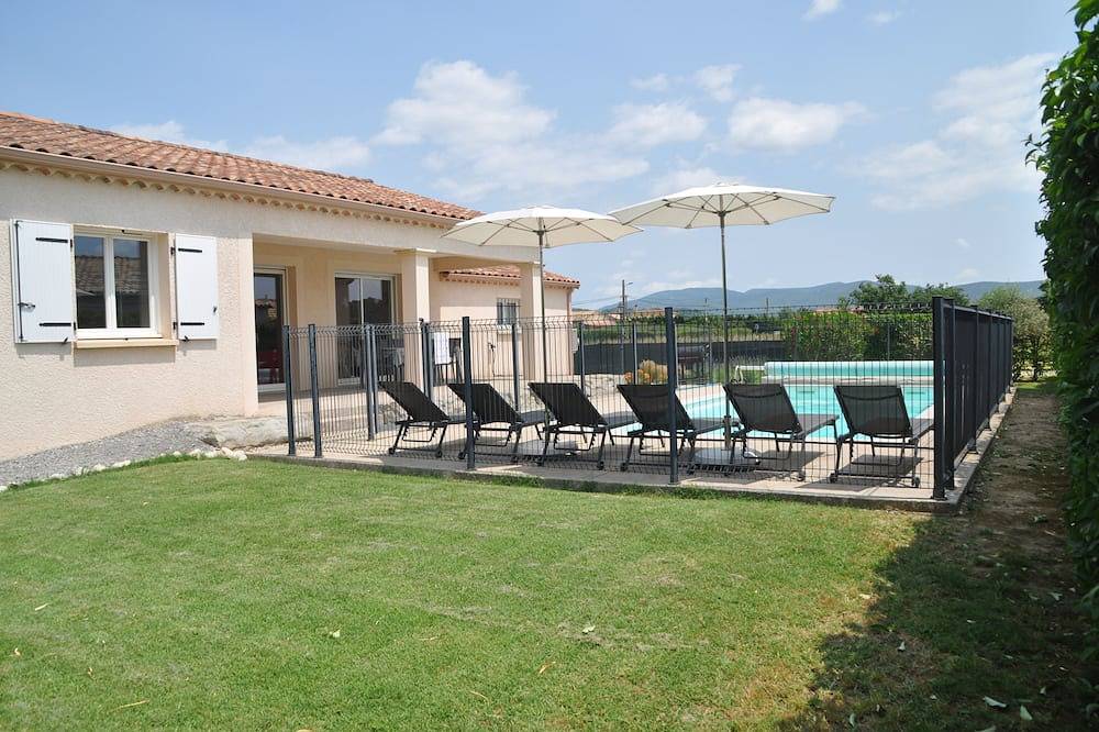 Beautiful villa 6 pers  3 rooms fenced with private pool in Vallon Pont d'Arc in Vallon-Pont-d'Arc, Ardèche