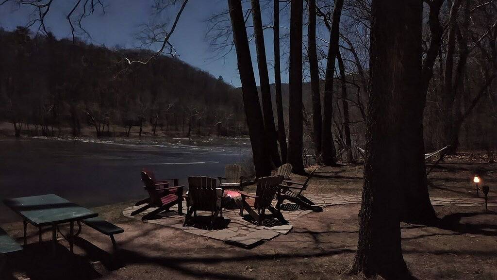 Shenandoah Shores Waterfront Log Cabin in Page County