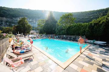 Mobil home pour 10 personnes, avec terrasse, animaux acceptés à Saint-Thomé