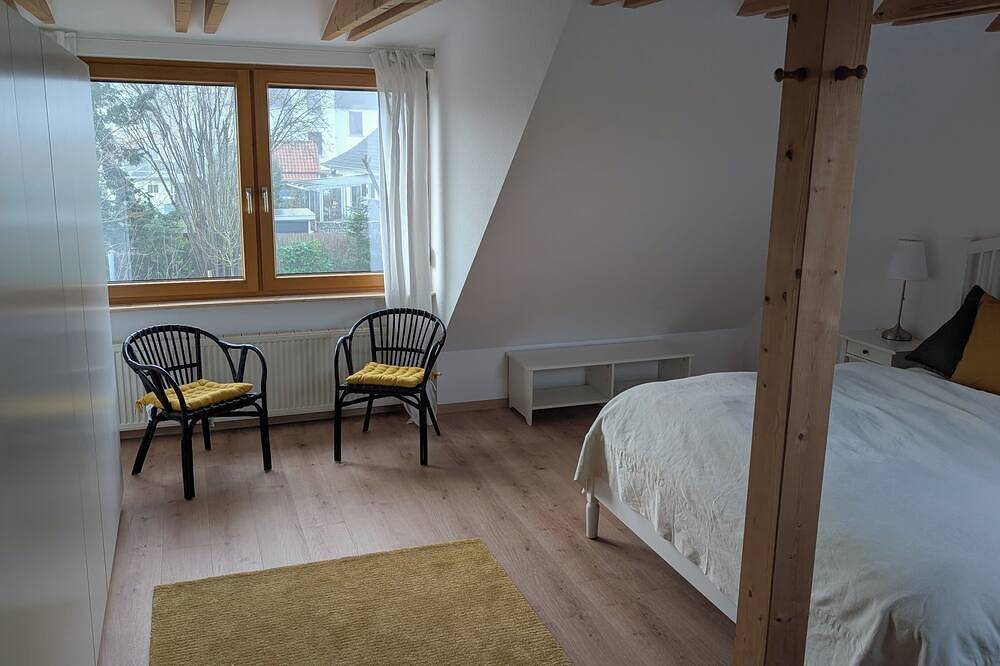 House in a quiet residential area right next to the nature reserve in Wabe-Schunter-Beberbach, Braunschweig (Germany)