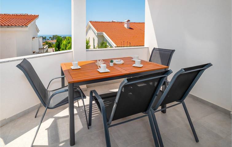 Ferienwohnung für 5 Personen, mit Terrasse und Garten in Banjol - 2