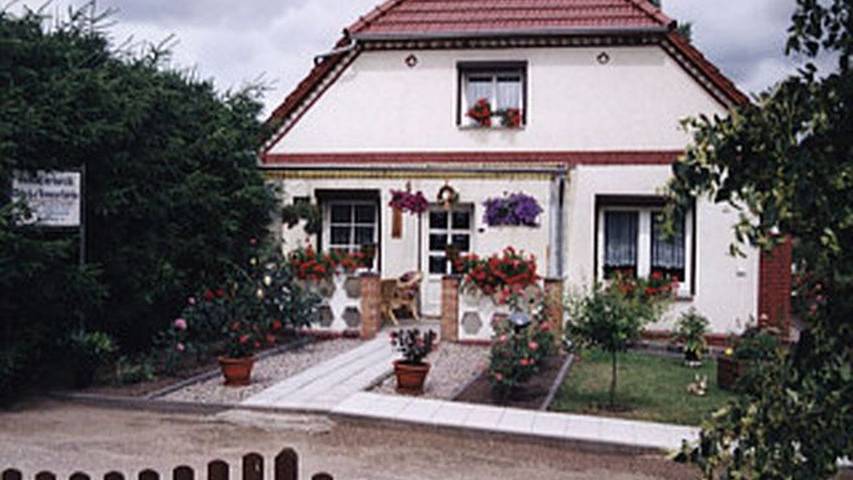 Ferienwohnung für 3 Personen, mit Terrasse und Garten, kinderfreundlich in Dahmen
