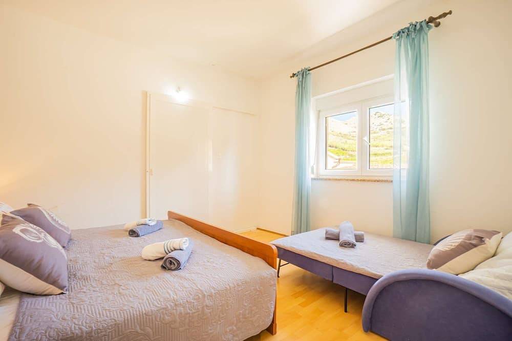 Ganze Wohnung, Apartment with free Wifi and free parking in Metajna, Pag