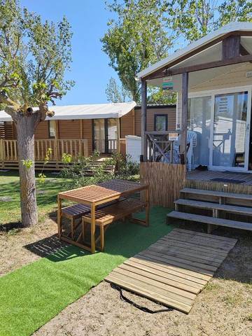 Gîte pour 4 personnes, avec jardin et piscine ainsi que sauna et jacuzzi dans Plage de l'Espiguette