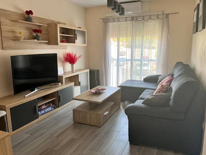 Apartamento para 8 personas, con jardín además de piscina y vistas en Calabardina