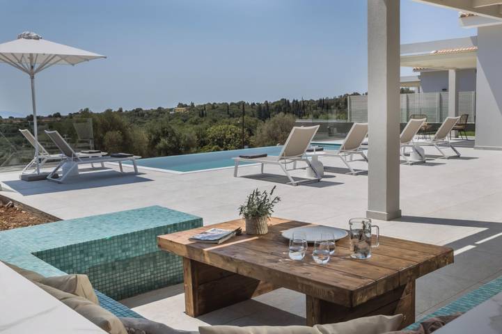 Stylish Villa with Ainos-and-Sea Views set in Mature Gardens near Trapezaki in Καραβάδο, Κεφαλονιά