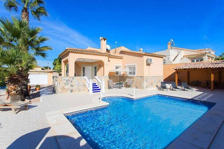 Villa pour 6 personnes, avec terrasse - 1