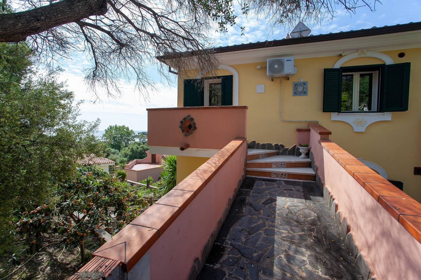 Appartamento intero, Appartamento "Murice" con vista mare, giardino e Wi-Fi in Sas Linnas Siccas, Orosei
