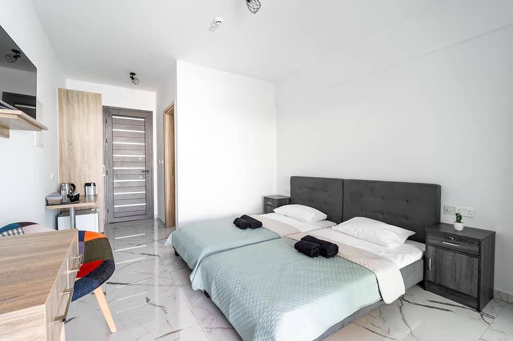 Geheel appartement, Antesia Coral Bay Resort Twin room No.1 in Peyia, Zuid Cyprus