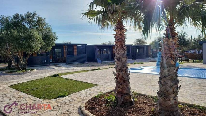 Camping für 6 Personen, mit Balkon/Terrasse und Terrasse sowie Pool in Pirovac