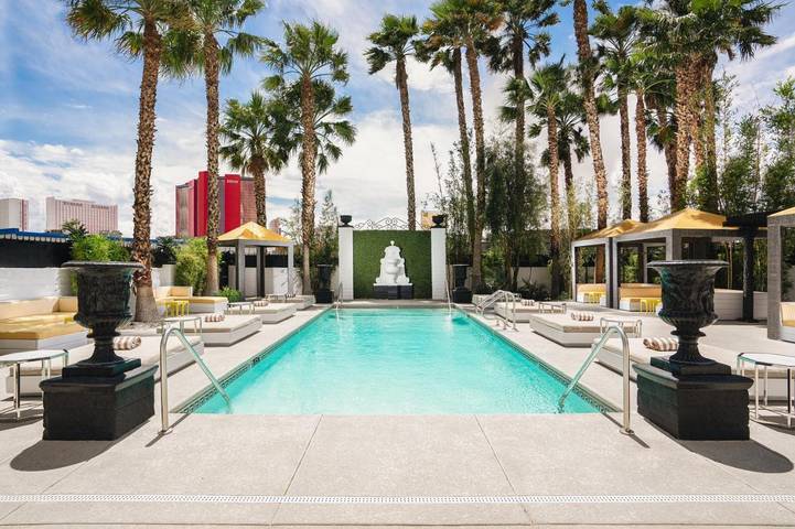 Hotel para 2 personas, con terraza y piscina - 1