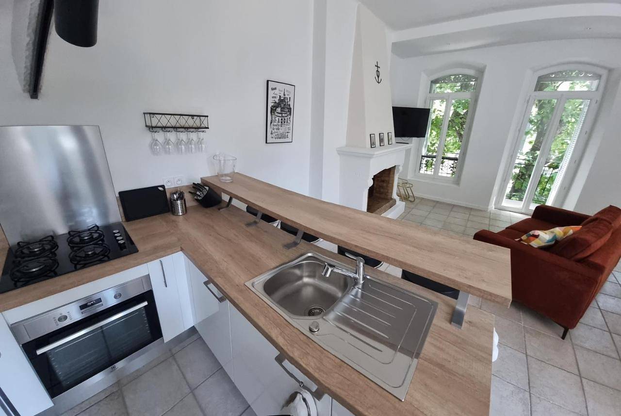 Appartement entier, Two-Bedroom Apartment in Salon-de-Provence, Côte méditerranéenne (France)