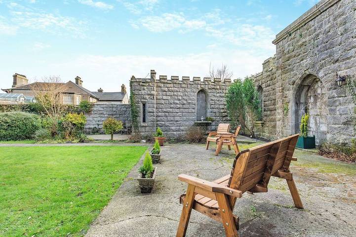 Log cabin for 3 people, with garden in Ulverston