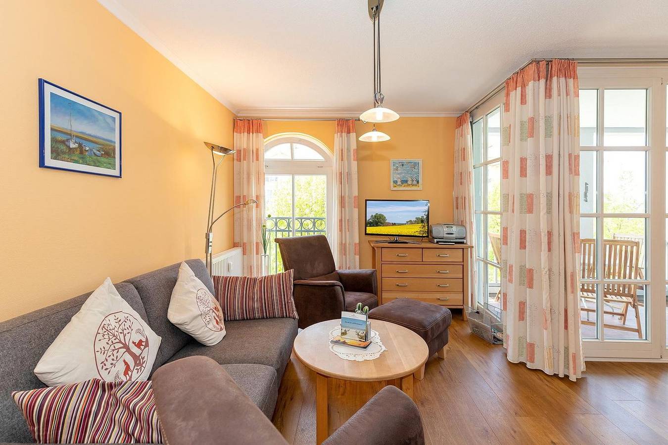 Ganze Wohnung, Ostsee-Apartment mit Balkon in erstklassiger Lage  - nur 20 m zum Strand! in Ostseebad Kühlungsborn, Kühlungsborn