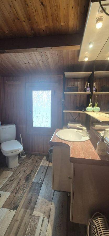 Gîte pour 2 personnes, avec jardin et piscine ainsi que terrasse et vue, animaux acceptés dans Murs-et-Gélignieux - 4