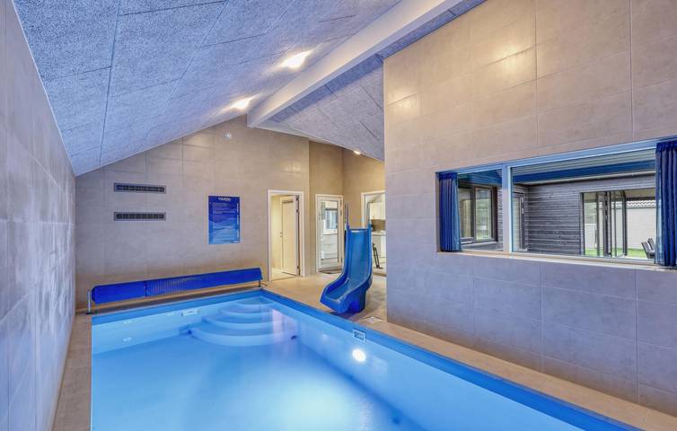 Ferienhaus für 16 Personen, mit Terrasse und Garten sowie Sauna in Mecklenburg-Vorpommern - 2