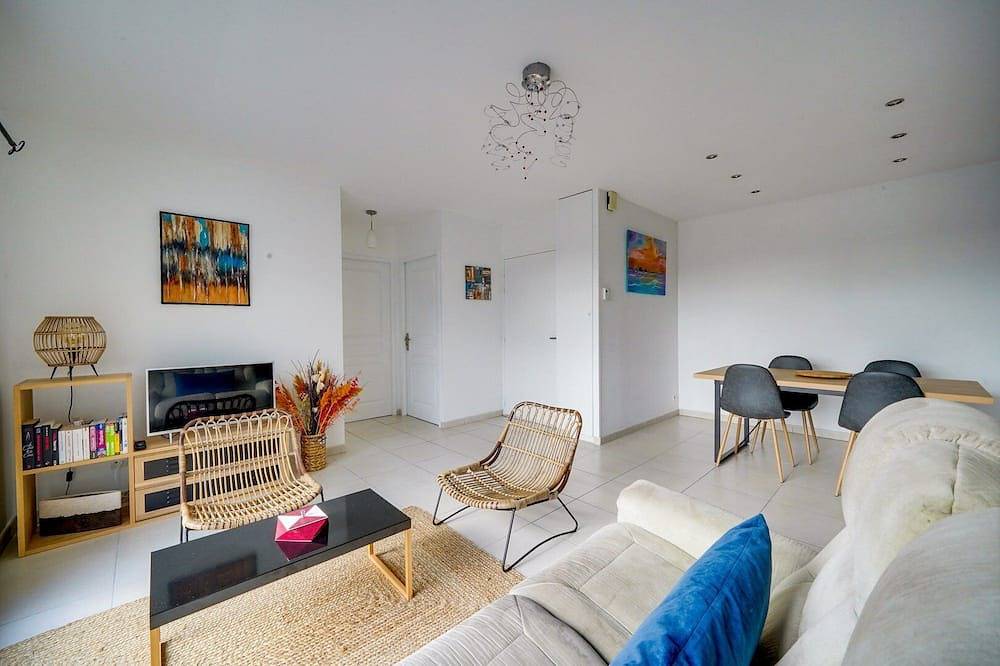Entire apartment, Nice apartment Mérignac with terrace and parking in Mérignac, Bordeaux region