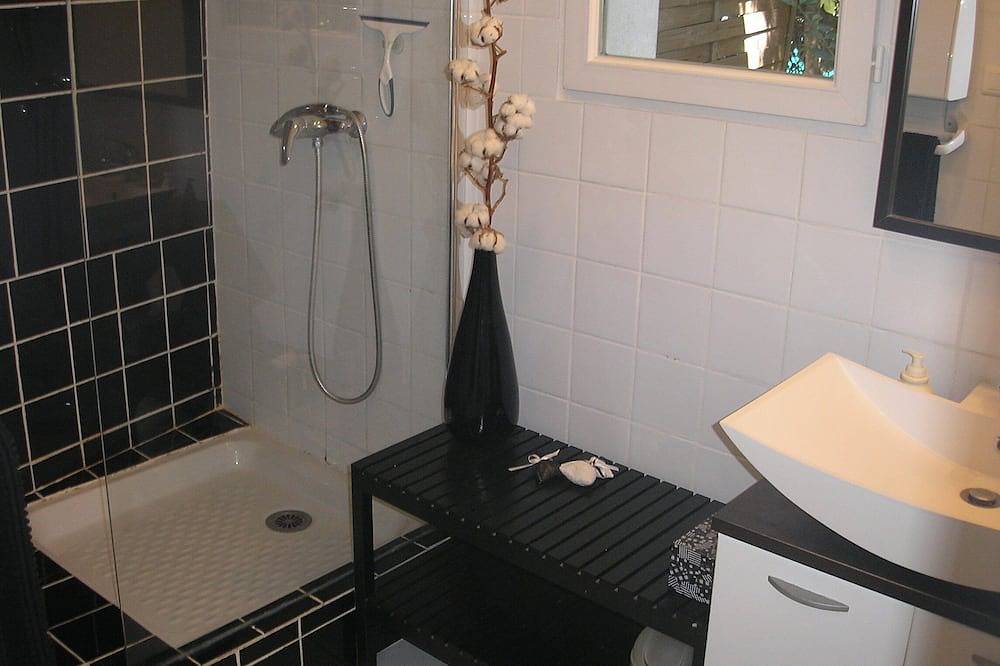 Künstlerhaus mit Terrasse, Zugang zum mediterranen Garten und Pool in Pignan, Côte d'Améthyste