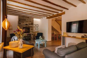 Casa rural para 16 personas, con vistas además de jardín y piscina en Caravaca de la Cruz