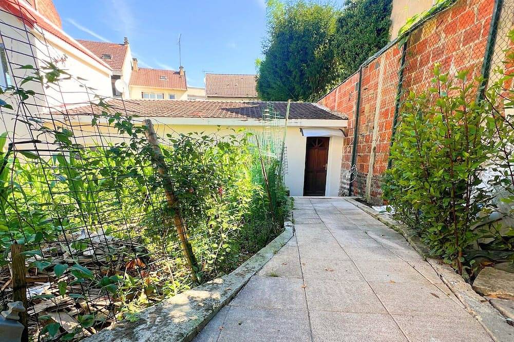 Appartement entier, Studio avec cuisine a 15min en train de Paris. in Sarcelles, Val-d'Oise