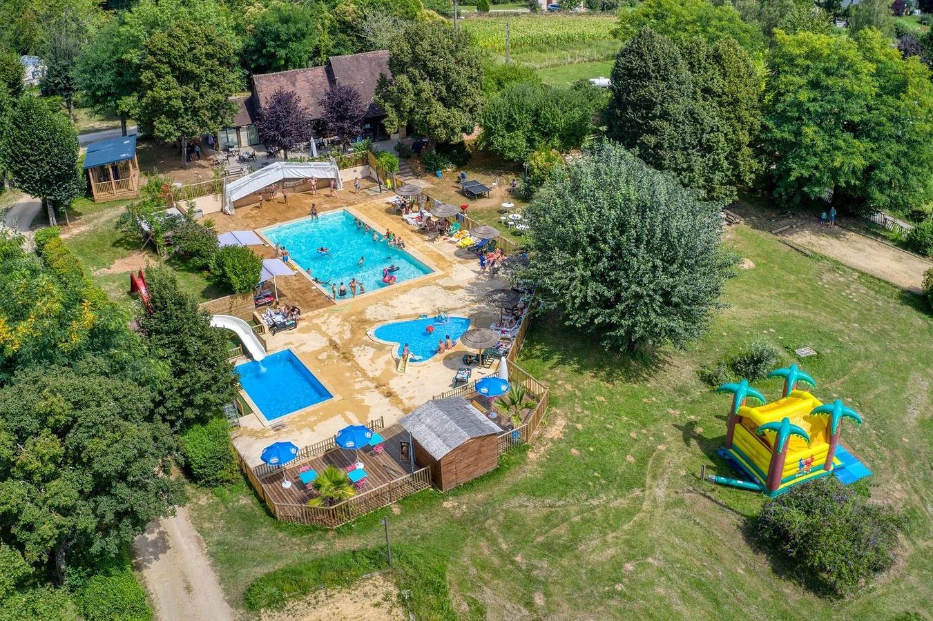 Camping 3 étoiles - Piscine in Les Eyzies, Périgord Noir