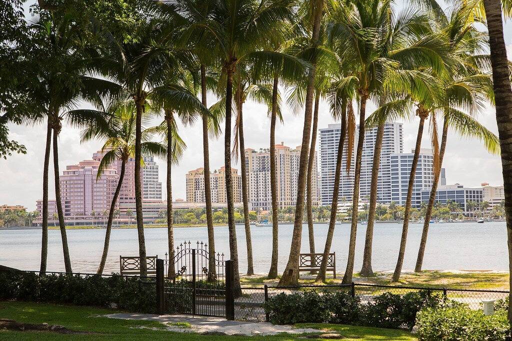 Flamingo Casita - Wander through a Garden Hideaway with Shared Pool in West Palm Beach, Palm Beach County