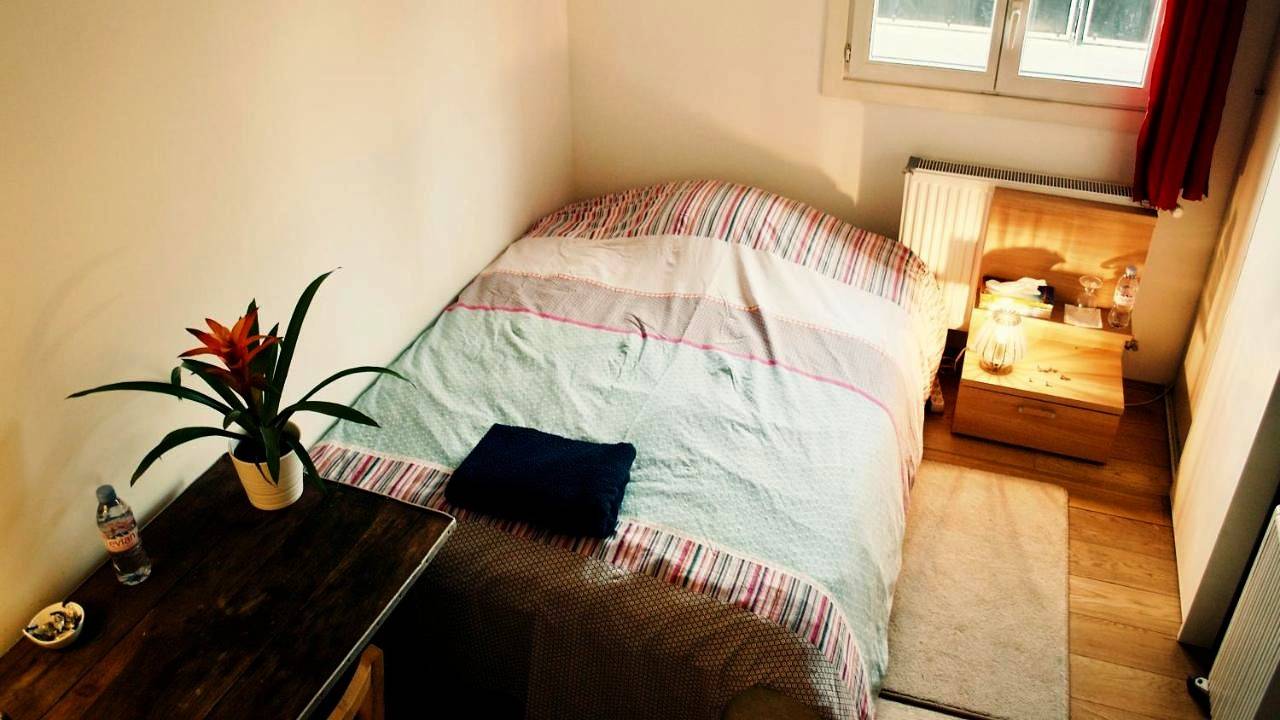 Appartement de vacances entier, Chbre 2 pers, sdb privée, repas et Taxi Cdg Extra in Aulnay-sous-Bois, Seine-Saint-Denis
