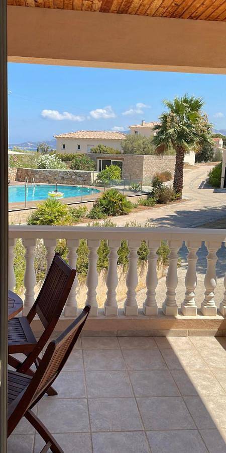 Villa pour 8 personnes, avec jacuzzi ainsi que piscine et jardin, adapté aux familles à Calvi - 3